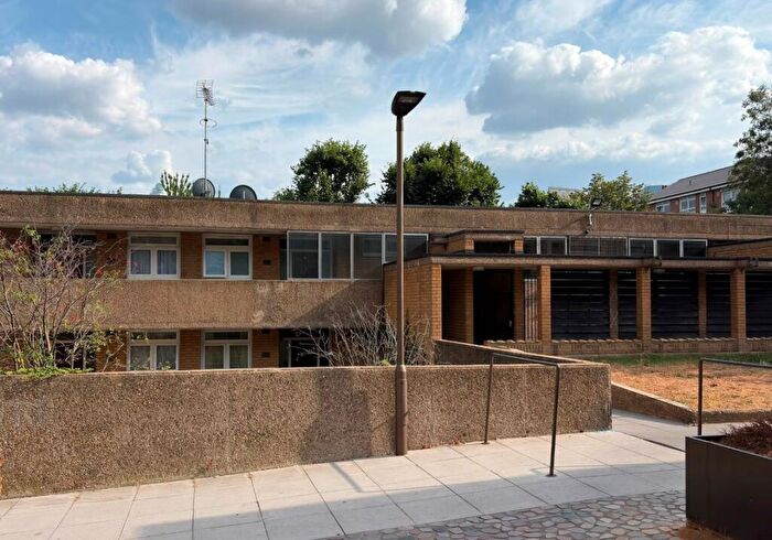 1 Bedroom Flat For Sale In St. Leonards Road, Canning Town, London, E14