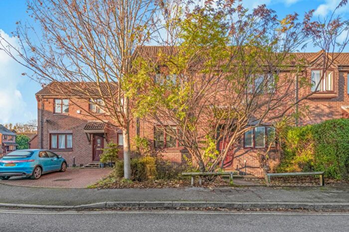 2 Bedroom End Of Terrace House For Sale In Somerford Way, Surrey Quays, SE16