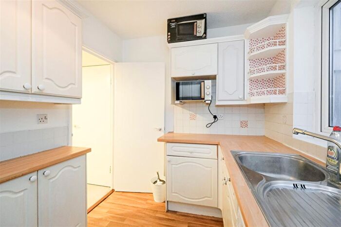1 Bedroom Flat To Rent In Woodford Road, London, E18