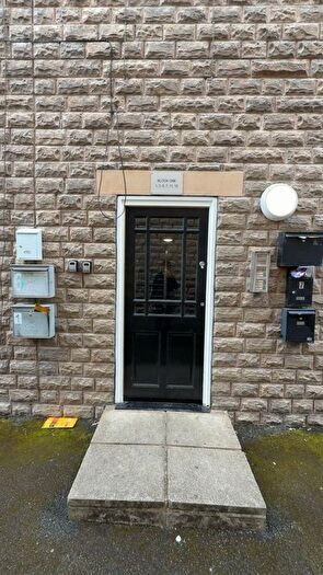 2 Bedroom Flat To Rent In Imperial Court, Burnley, BB12