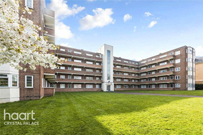 2 Bedroom Flat For Sale In Anerley Park, London, SE20