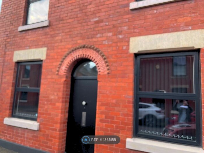2 Bedroom Terraced House To Rent In Field Street, Salford, M6