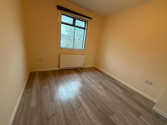 5 Bedroom Semi-Detached House To Rent In Wood Lane, Dagenham, RM8