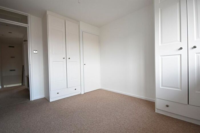 1 Bedroom Apartment For Sale In The Willows, Caversham, Reading, RG4