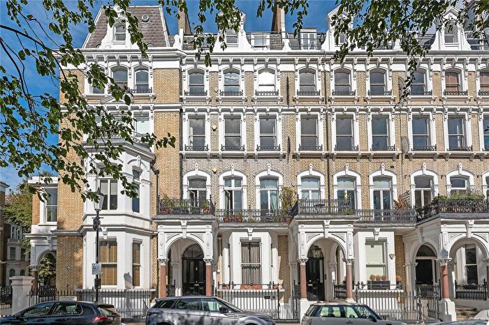 2 Bedroom Flat For Sale In Redcliffe Square, London, SW10