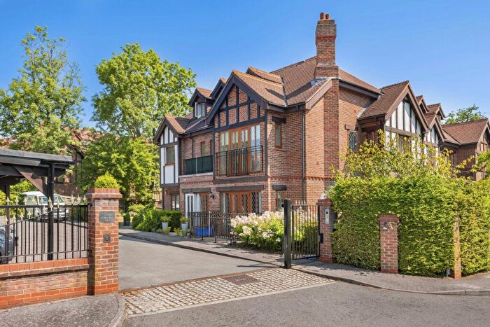 2 Bedroom Apartment For Sale In Cherry Tree Way, Stanmore, HA7