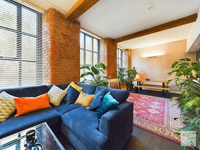 2 Bedroom Apartment To Rent In Crusader Mill :: Manchester, M1