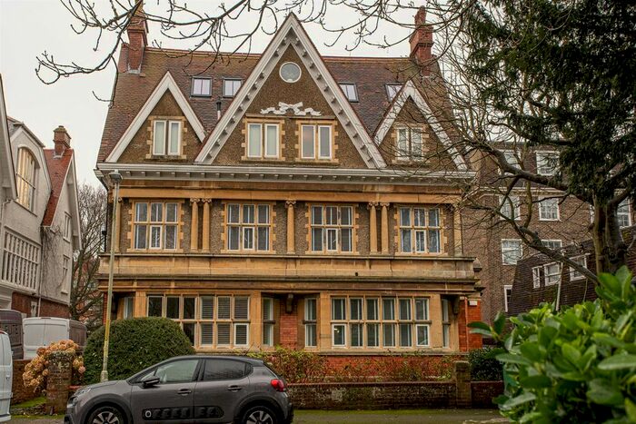 2 Bedroom Flat To Rent In Grimston Gardens, Folkestone, CT20