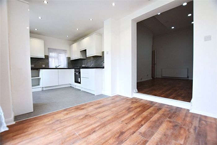 2 Bedroom Flat To Rent In The Crescent, Croydon, CR0