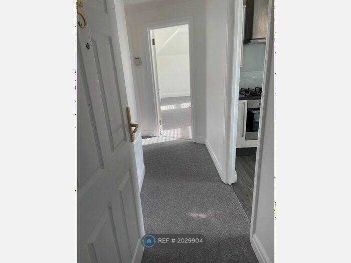 2 Bedroom Flat To Rent In Charlotte Mews, Esher, KT10