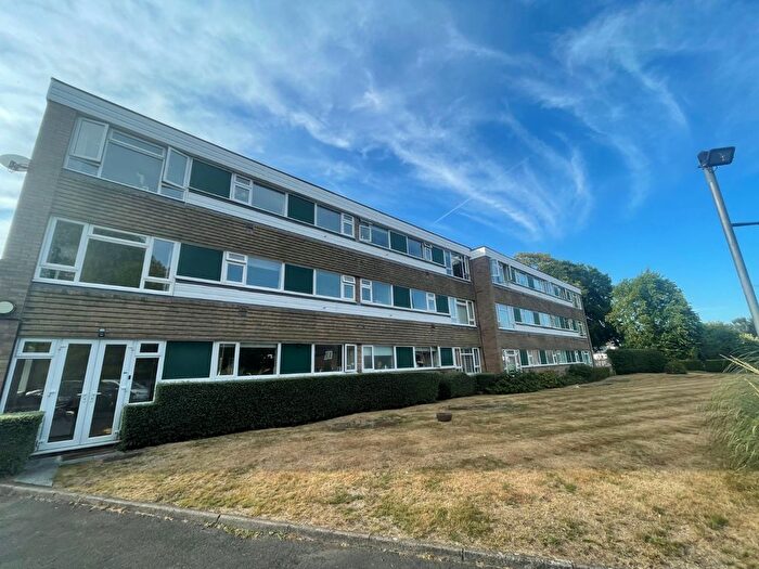2 Bedroom Flat To Rent In Bracebridge Court, Metchley Lane, Birmingham, B17