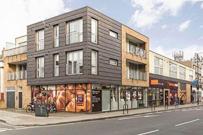 2 Bedroom Flat To Rent In Askew Road, Shepherds Bush, W12