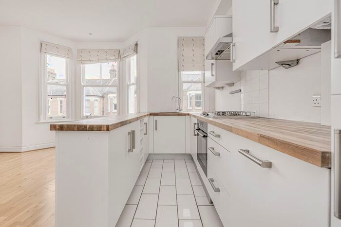 2 Bedroom Flat To Rent In Brayburne Avenue, Clapham Town, SW4