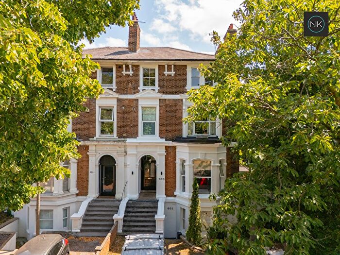 1 Bedroom Flat For Sale In High Road, Buckhurst Hill, Essex, IG9
