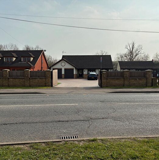 3 Bedroom Bungalow For Sale In Burnt Mills Road, Basildon, SS13