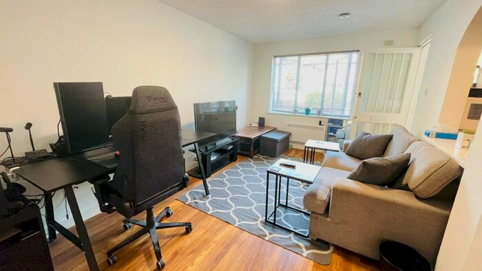 1 Bedroom Flat To Rent In Brangwyn Crescent, London, SW19