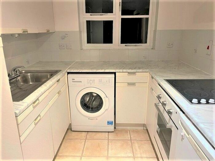 1 Bedroom Flat To Rent In Webbscroft Road, Dagenham RM10