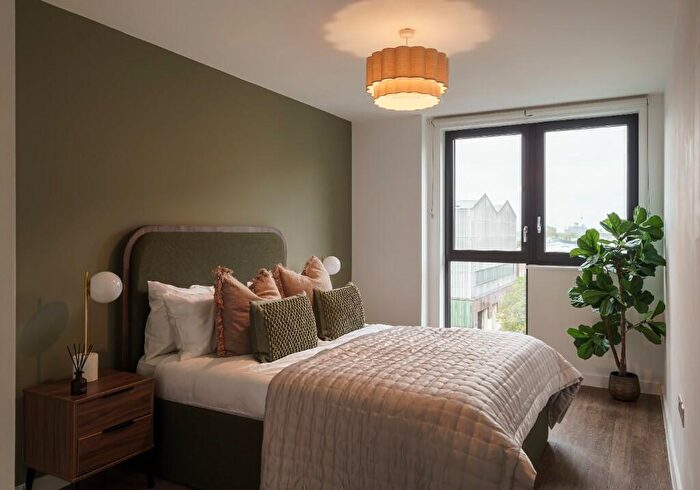 3 Bedroom Flat To Rent In Flat, Vanguard Way London, E17