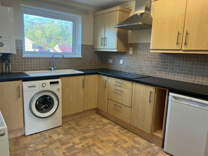 2 Bedroom Flat To Rent In Sylvania Drive, Exeter, EX4