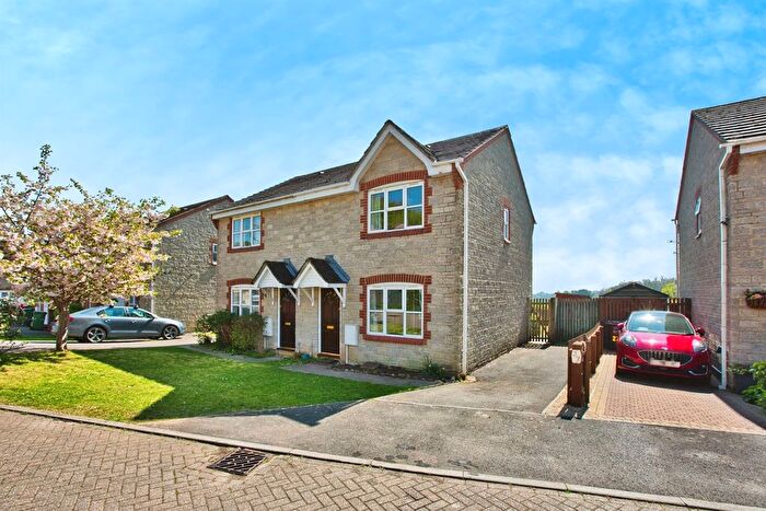 3 Bedroom Semi-Detached House For Sale In Serel Drive, Wells, BA5