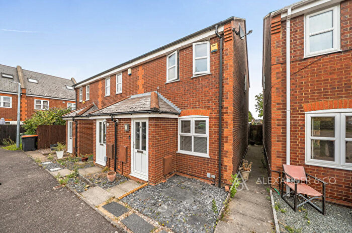 2 Bedroom End Of Terrace House For Sale In Catchacre, Dunstable, Bedfordshire, LU6