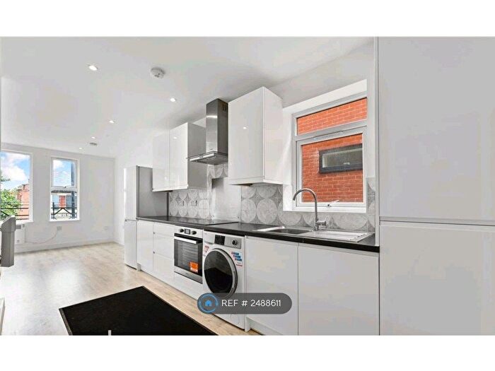 4 Bedroom Flat To Rent In Central Road, Worcester Park, KT4