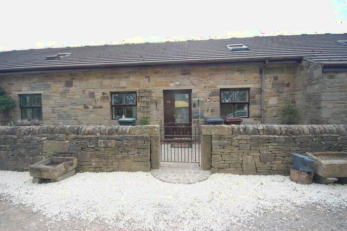 4 Bedroom Cottage To Rent In Woodseats Lane, Charlesworth, SK13