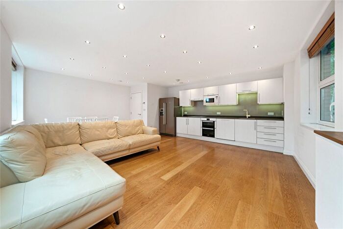 2 Bedroom Flat To Rent In Bakers Row, London, EC1R