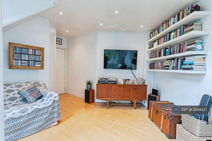 2 Bedroom Flat To Rent In Dalston Lane, London, E8
