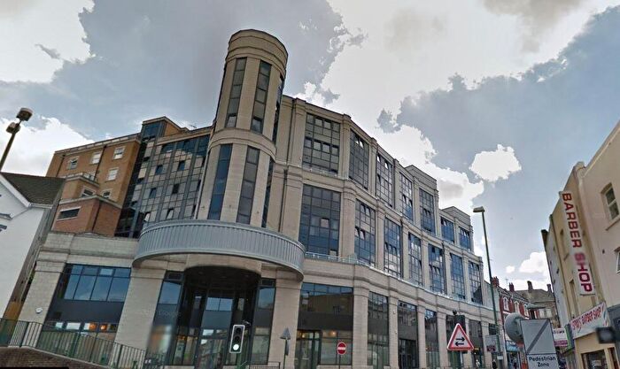 2 Bedroom Flat To Rent In Commercial Road, West Cliff, BH2