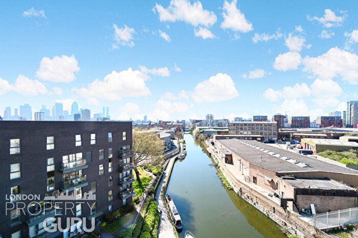 2 Bedroom Apartment For Sale In Tweed Walk, London, E14