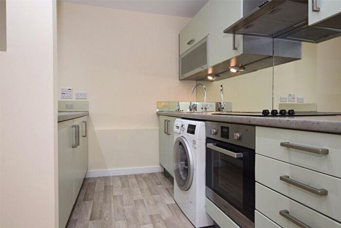 2 Bedroom Flat To Rent In Victoria Road, Romford, RM1