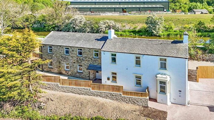 5 Bedroom Detached House For Sale In Clay Hall Farmhouse, Skipton, BD23