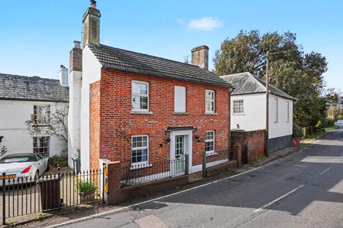 3 Bedroom Detached House For Sale In Tonbridge Road, Wateringbury, ME18