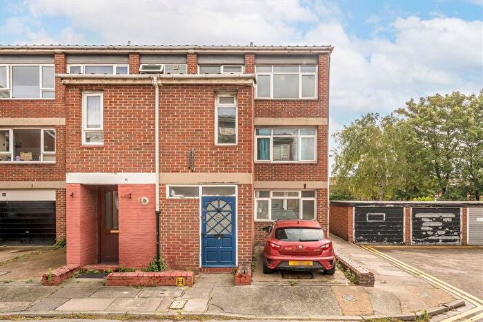 4 Bedroom End Of Terrace House To Rent In Lenthorp Road, Greenwich, SE10