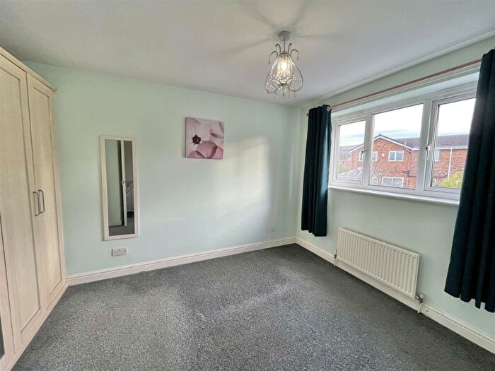 3 Bedroom Detached House For Sale In Carr Bank, Glossop, SK13