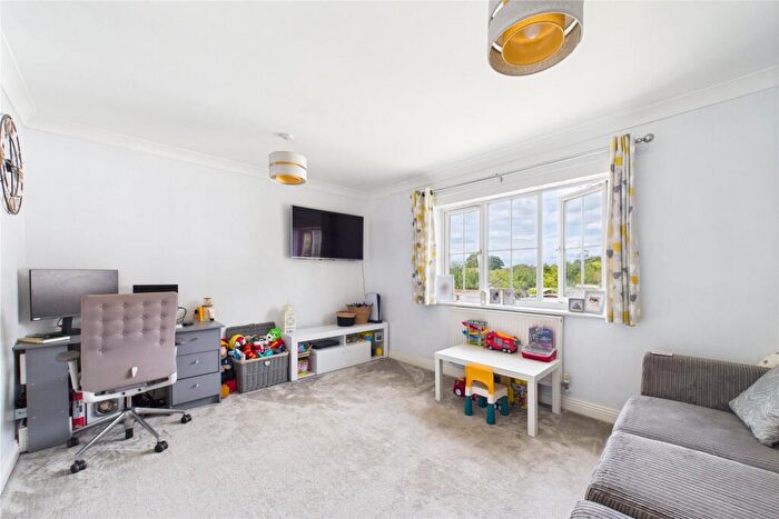 2 Bedroom Apartment For Sale In Roebuck Estate, Binfield, Bracknell, Berkshire, RG42