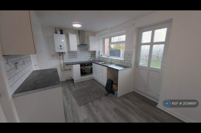 3 Bedroom Semi-Detached House To Rent In Neston Drive, Nottingham, NG6