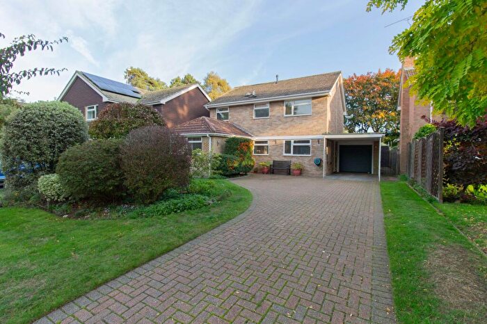 4 Bedroom Detached House To Rent In Dinorben Close, Fleet, GU52