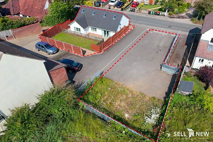 3 Bedroom Detached House For Sale In **No Chain, Includes Plot To Side!** Woodside Road, Luton, Bedfordshire, LU1