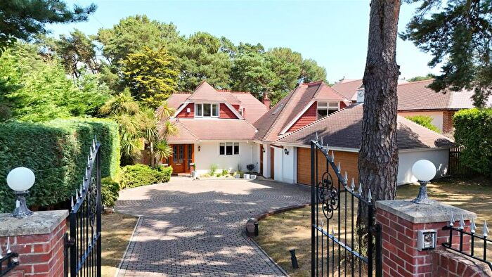 4 Bedroom Detached House For Sale In Bingham Avenue, Evening Hill, BH14