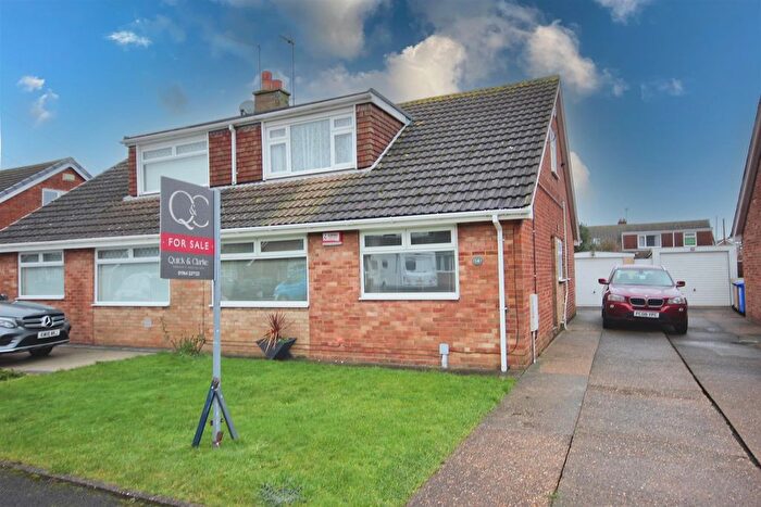 3 Bedroom Semi-detached Bungalow For Sale In Cawood Crescent, Skirlaugh, HU11