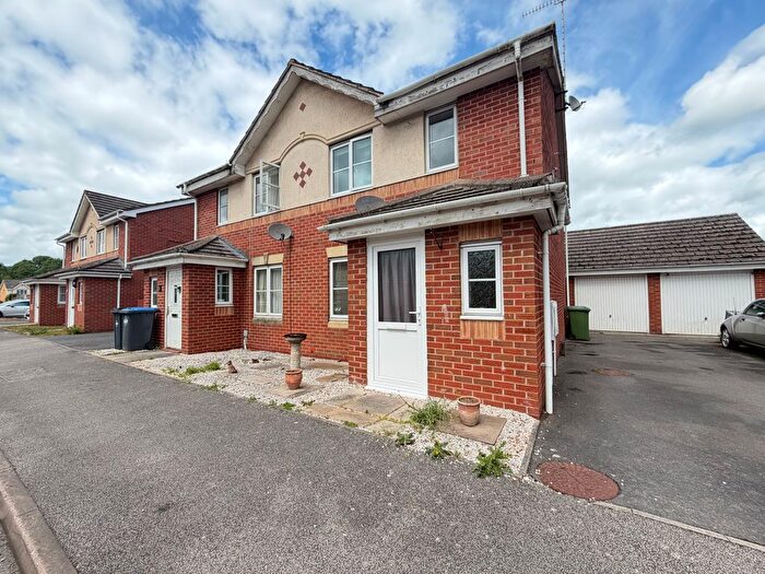 3 Bedroom Semi Detached House To Rent In Viaduct Close, Rugby, CV21