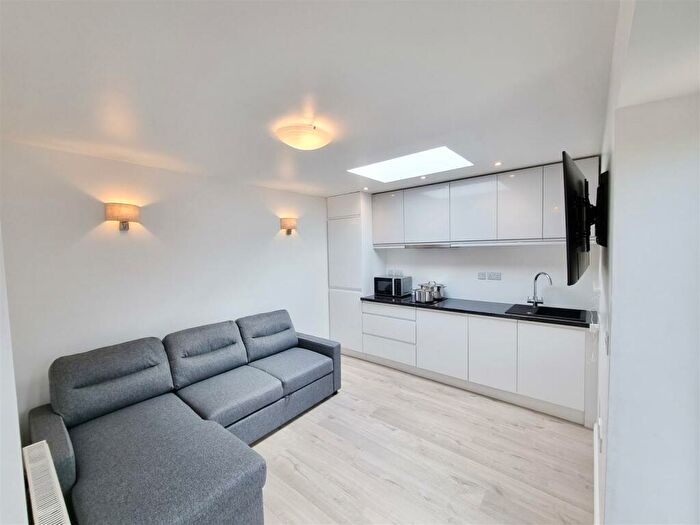 1 Bedroom Flat To Rent In The Ridgeway, Croydon, CR0