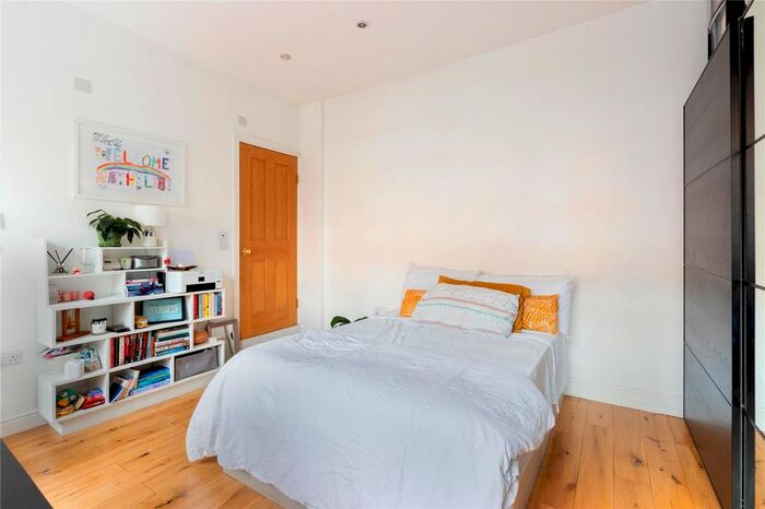 2 Bedroom Semi-Detached House For Sale In Lower Road, London, SE8