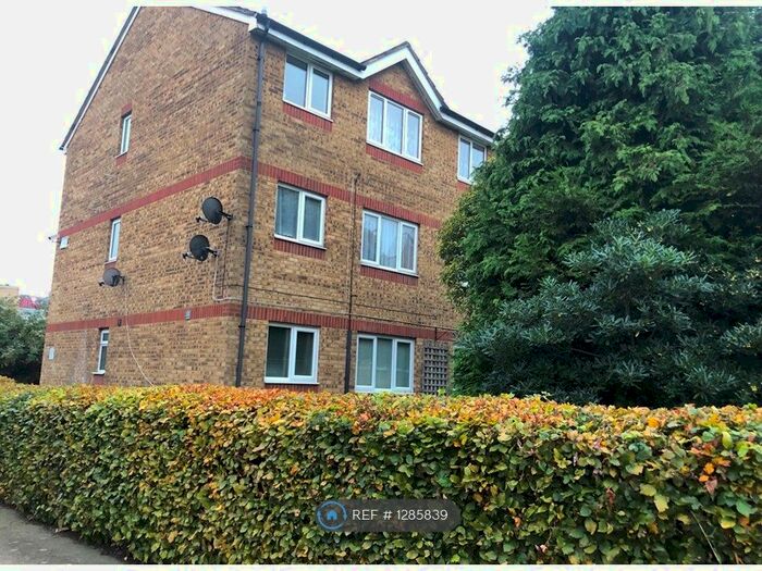 Studio To Rent In Parsonage Road, Grays RM20