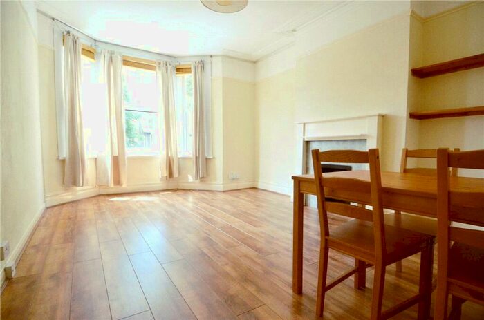 2 Bedroom Apartment To Rent In Holmdene Avenue, London, SE24