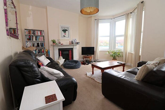 4 Bedroom Flat To Rent In Mayfield Road, London, N8
