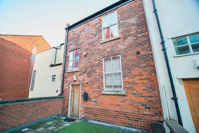 3 Bedroom Town House To Rent In George Street, Hull, East Riding Of Yorkshire, HU1