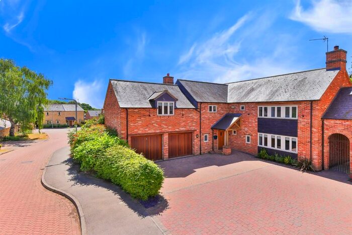 5 Bedroom Detached House For Sale In Norlinton Close, Orlingbury, NN14